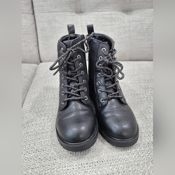 Magellan Outdoors black girls size 2 boots - Picture 2 of 12